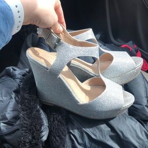 Rampage size 6 silver prom shoes